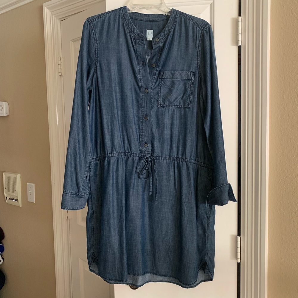 Gap M denim dress w/half button front & roll cuffs